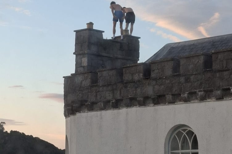 Tenby tombstoning