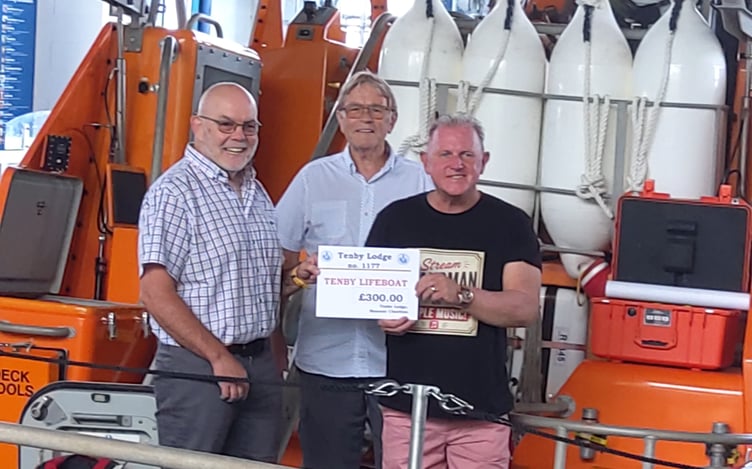 Huw and Steve met Tenby Lifeboat Operations Manager Carl Evans at the boathouse to present the £300 ‘cheque’ from Tenby Freemasons as part of the donation.
