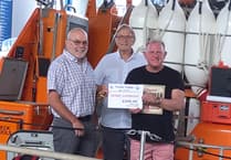 'Piano Man' raises £2,350 for Tenby RNLI Lifeboats