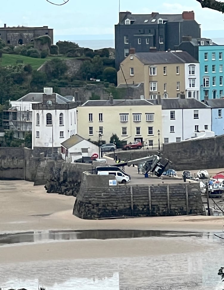 A crane has tipped over at Tenby Harbour pier, causing damage to the harbour wall, but fortunately no injuries have been reported