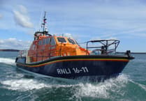 Angle RNLI tasked to assist paddleboarder at Barafundle