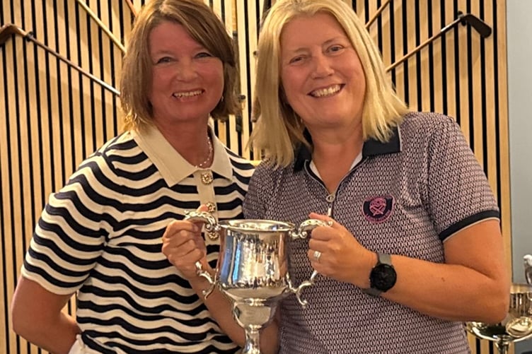 Ladies club captain Helen Hughes with Ladies Scratch Cup winner Alison Daniels