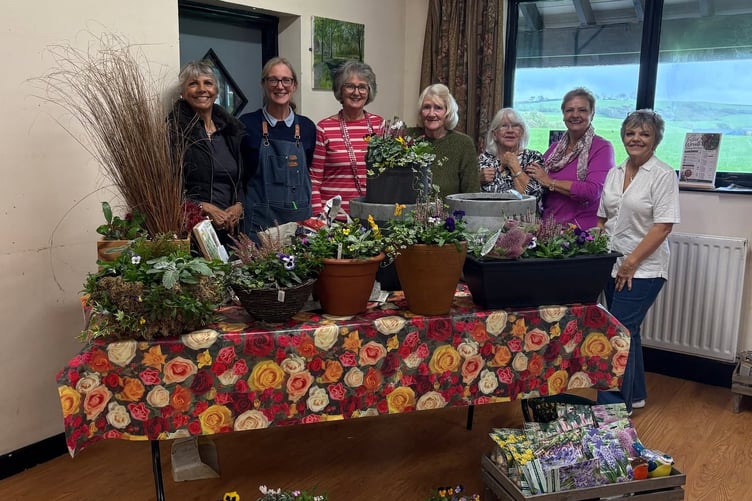 Grandiflora’s Natalie Morgan with Florentines WI members